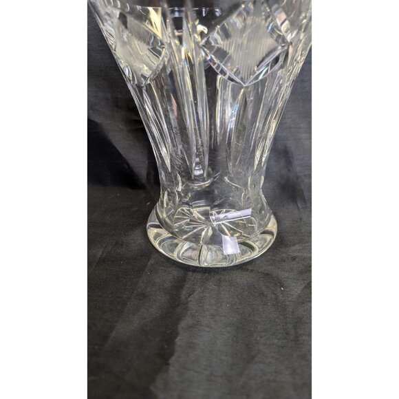 Vintage pressed glass crystal vase - some scratches - Picture 9 of 10